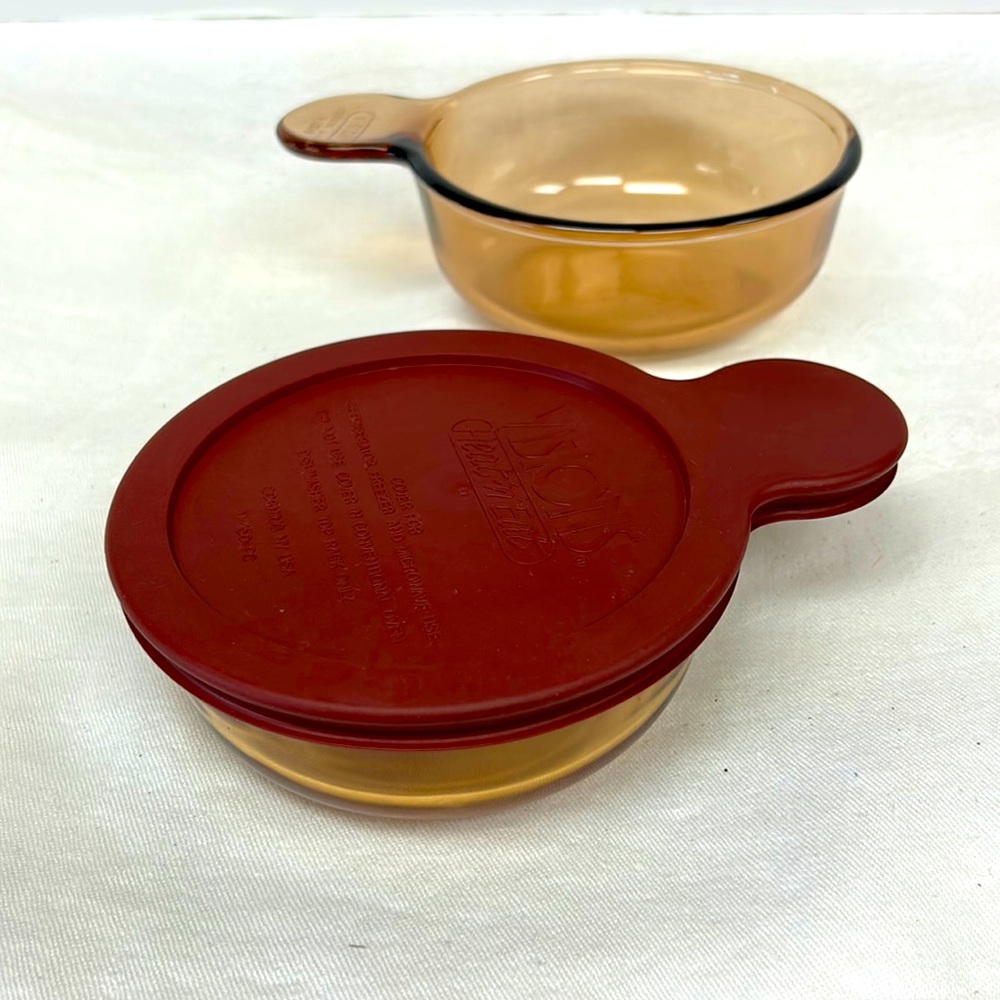 Vintage Visions Corning set of 2 amber “Heat “N” Eat” #V-150-B one with lid